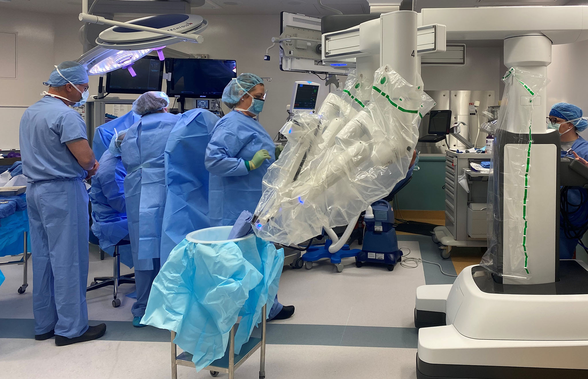 Surgical Services Upgrades Vinci Robot | Columbus Regional Health
